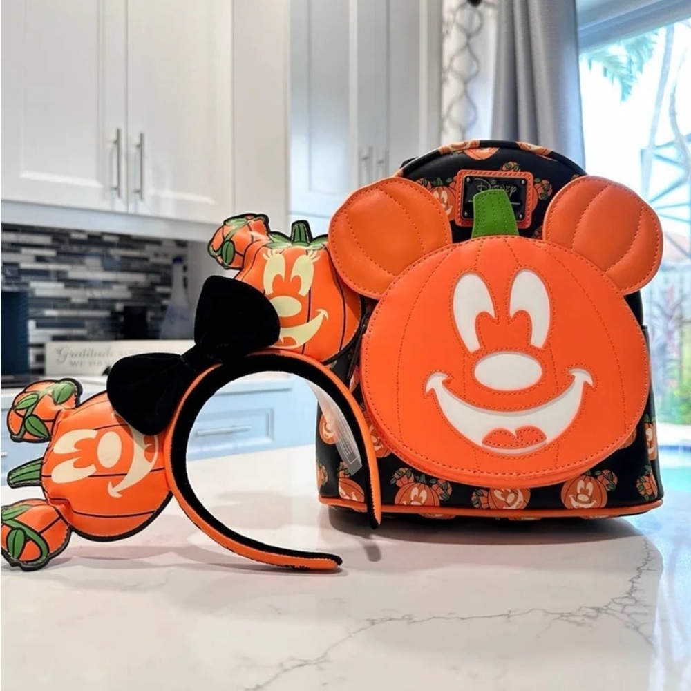 Loungefly Disney Mickey-O-Lantern Womens Double Strap Shoulder Bag Purse